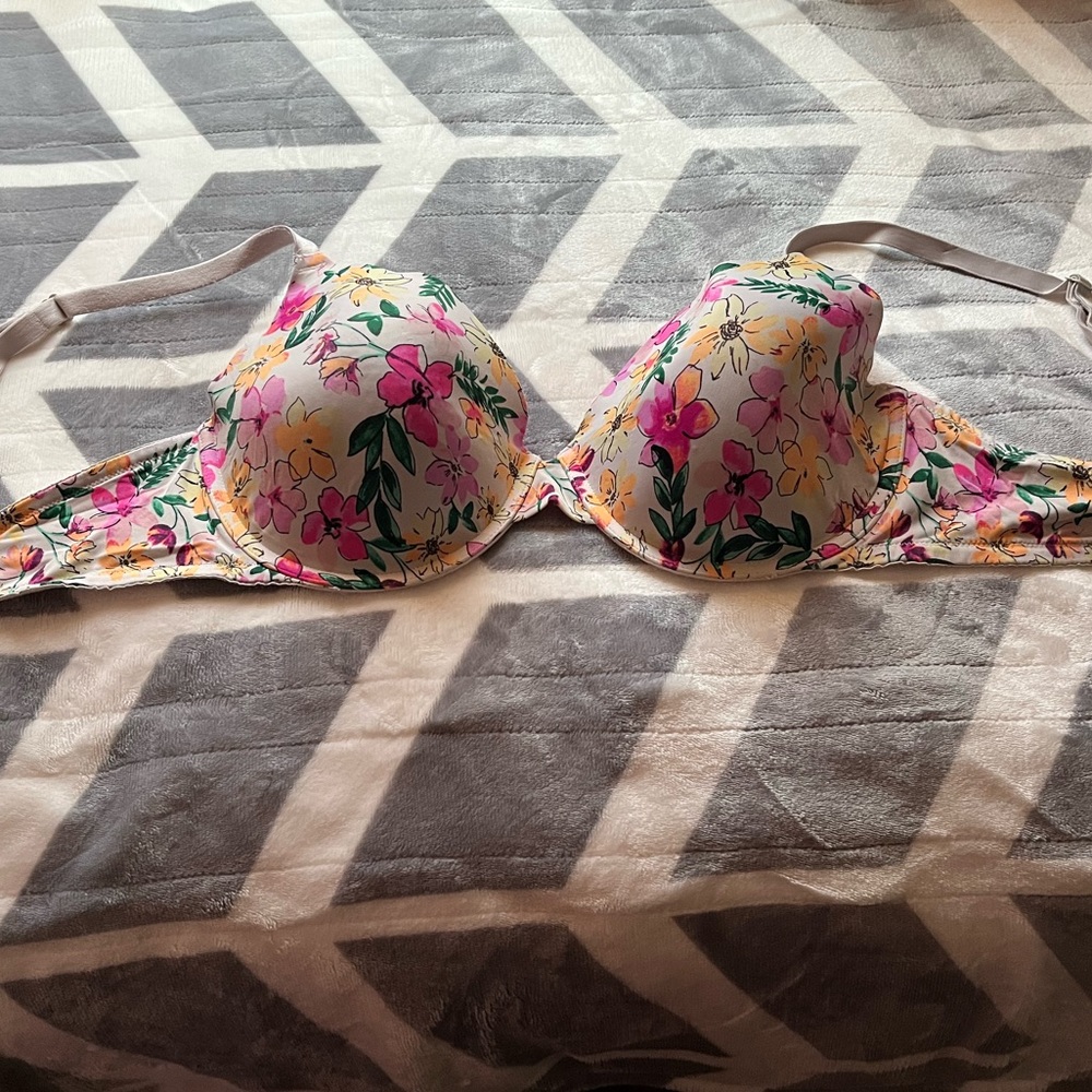 PINK Wear Everywhere T-Shirt Bra Floral Print 36DD